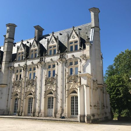 maison avec vue sur le chateau des Hautes Montées Orléans Esterno foto