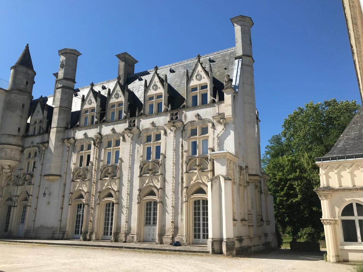 maison avec vue sur le chateau des Hautes Montées Orléans Esterno foto