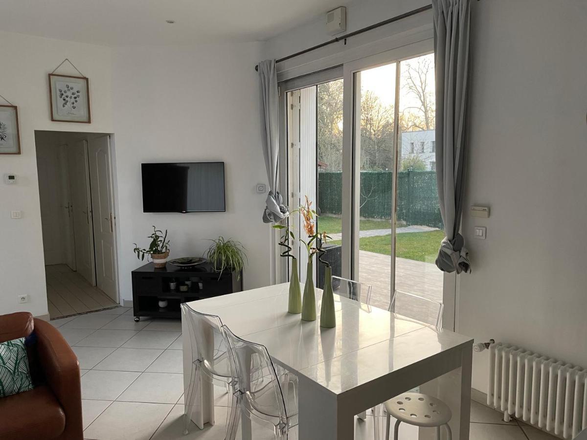 maison avec vue sur le chateau des Hautes Montées Orléans Esterno foto
